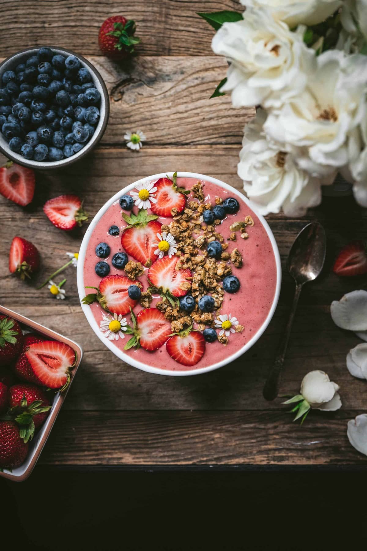 Strawberries 'n' Cream Smoothie Bowl